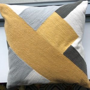 West elm Pillow 16x16”